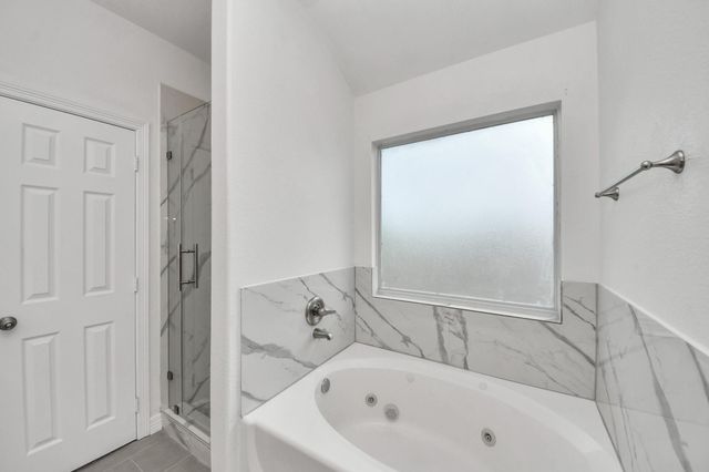 7925 Diamond Oak Drive, Texas City, TX 77591