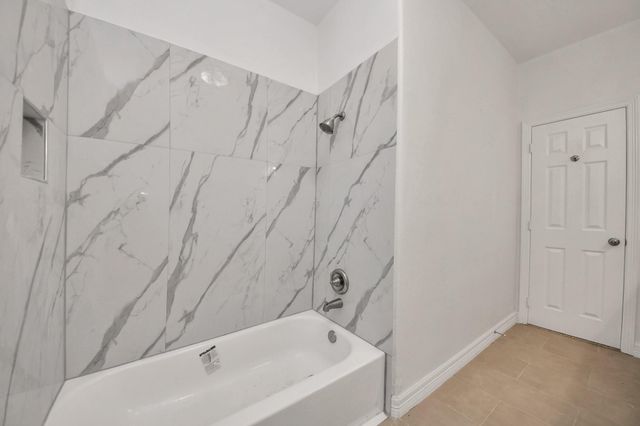 7925 Diamond Oak Drive, Texas City, TX 77591