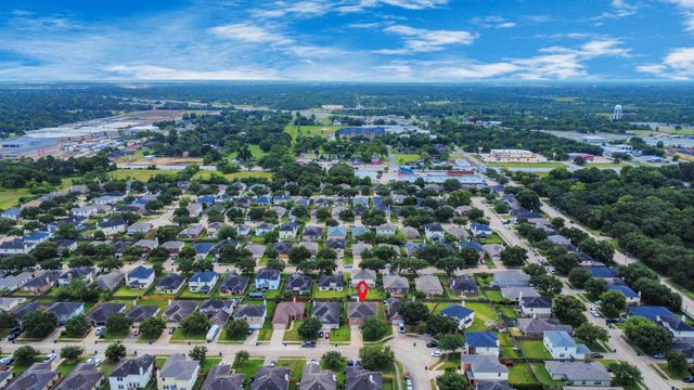 7925 Diamond Oak Drive, Texas City, TX 77591