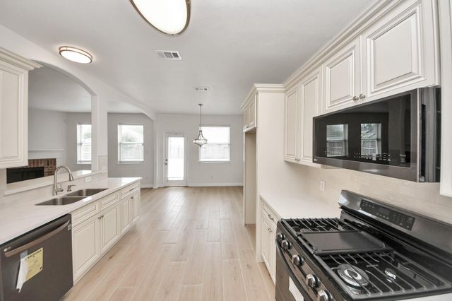 7925 Diamond Oak Drive, Texas City, TX 77591