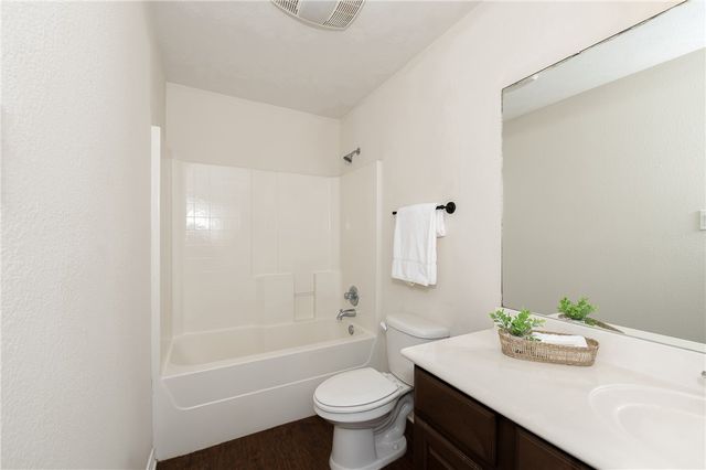 809 Dove Run, College Station, TX 77845