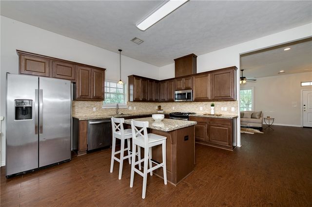 809 Dove Run, College Station, TX 77845