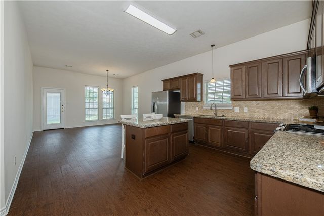 809 Dove Run, College Station, TX 77845