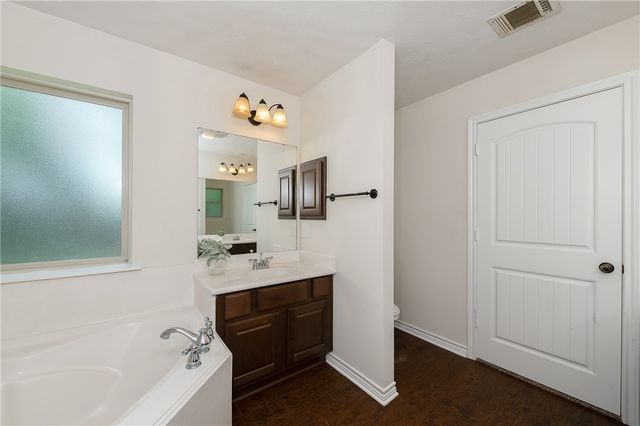 809 Dove Run, College Station, TX 77845