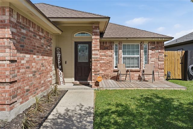1030 Livermore St, Portland, TX 78374