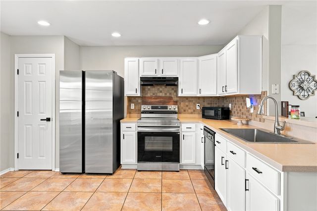 1030 Livermore St, Portland, TX 78374