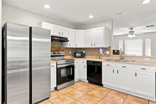 1030 Livermore St, Portland, TX 78374