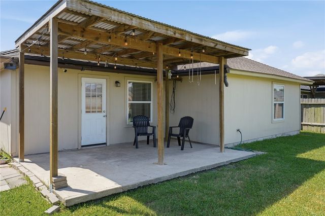 1030 Livermore St, Portland, TX 78374