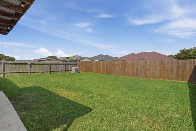 1030 Livermore St, Portland, TX 78374