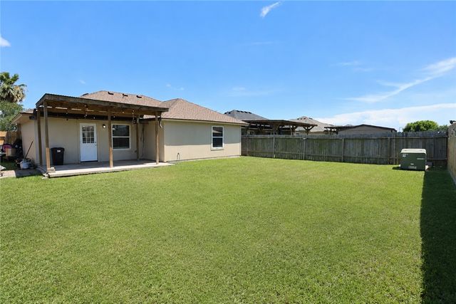 1030 Livermore St, Portland, TX 78374