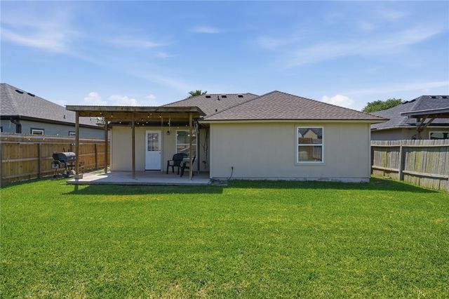 1030 Livermore St, Portland, TX 78374