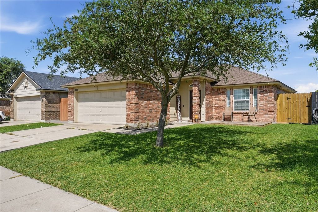 1030 Livermore St, Portland, TX 78374