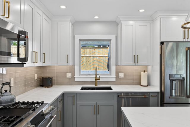 15 Beach Pine Road, Dennis Port, MA 02639