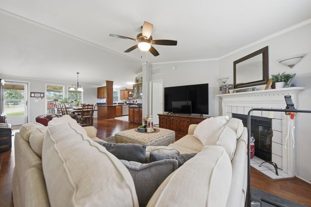 3844 Highway 36 N, Bellville, TX 77418