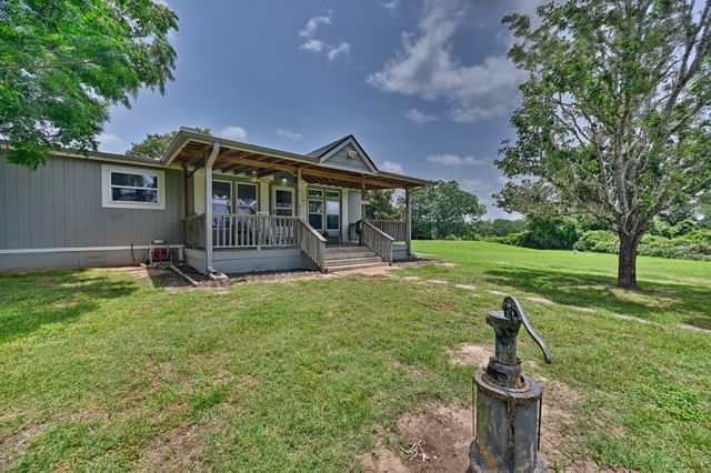 3844 Highway 36 N, Bellville, TX 77418