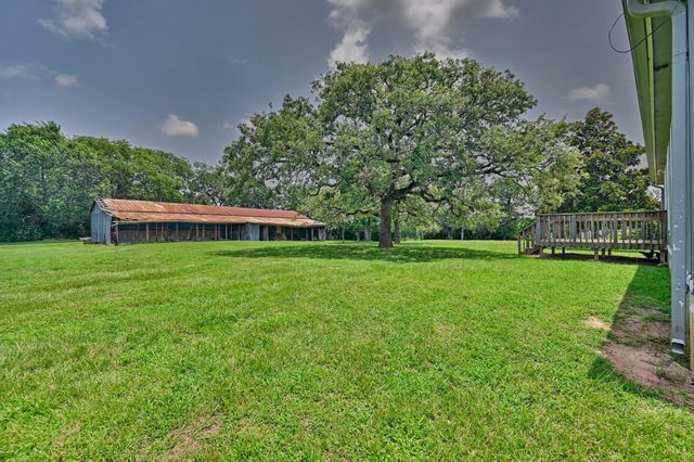 3844 Highway 36 N, Bellville, TX 77418