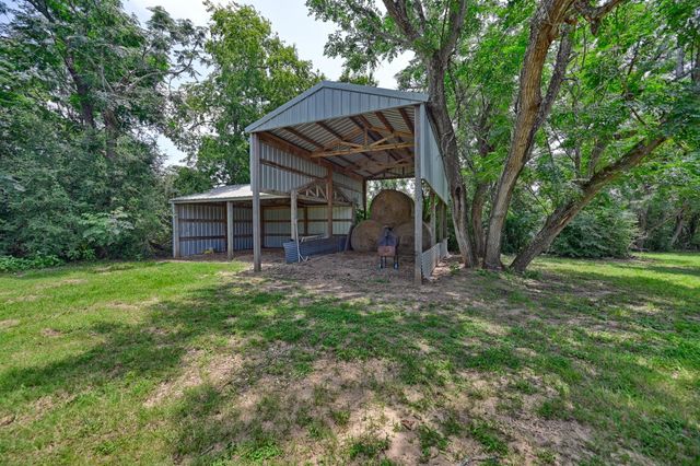 3844 Highway 36 N, Bellville, TX 77418