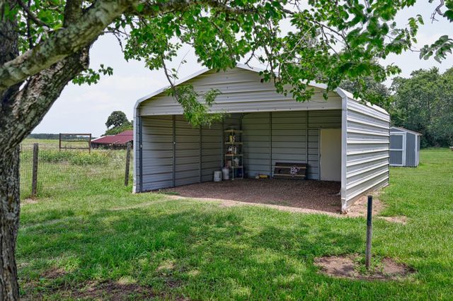3844 Highway 36 N, Bellville, TX 77418