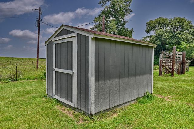 3844 Highway 36 N, Bellville, TX 77418