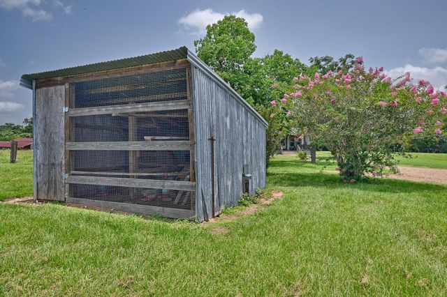 3844 Highway 36 N, Bellville, TX 77418