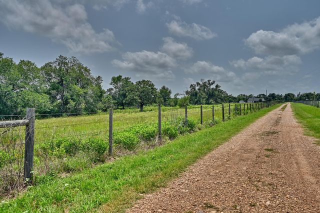 3844 Highway 36 N, Bellville, TX 77418