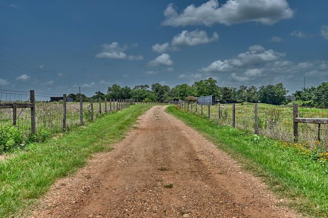 3844 Highway 36 N, Bellville, TX 77418