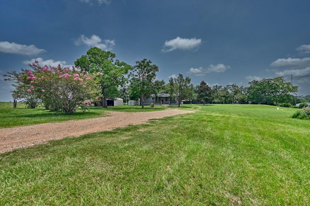 3844 Highway 36 N, Bellville, TX 77418