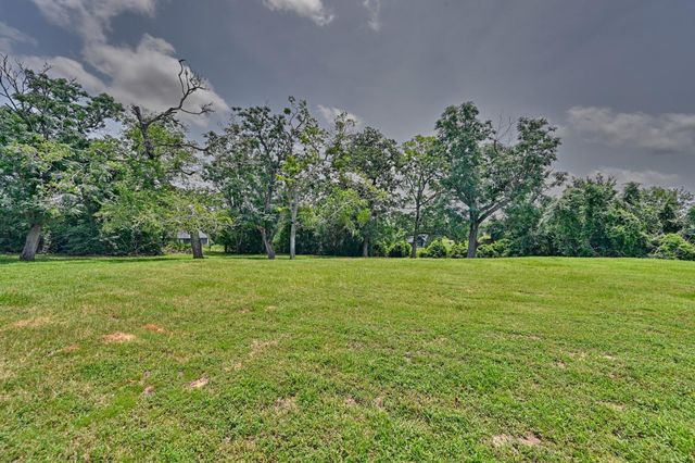 3844 Highway 36 N, Bellville, TX 77418