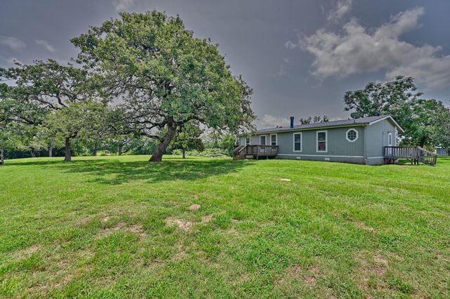 3844 Highway 36 N, Bellville, TX 77418