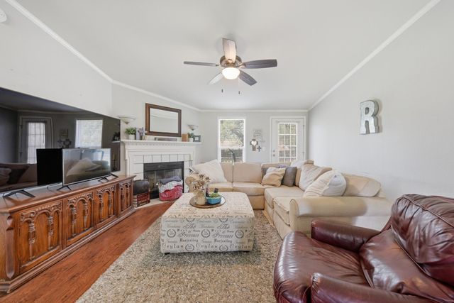3844 Highway 36 N, Bellville, TX 77418