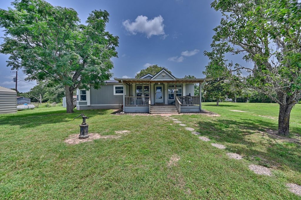 3844 Highway 36 N, Bellville, TX 77418