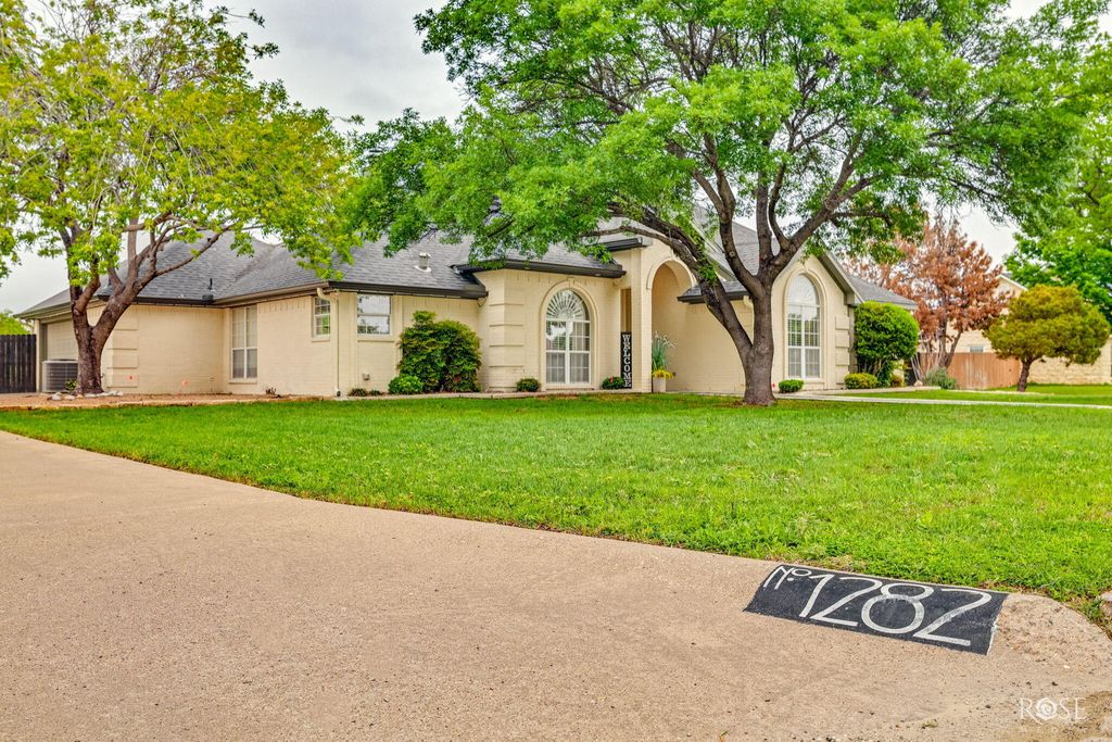 Image 4 of property listing at 1282 Gleneagles Drive, San Angelo, TX 76904