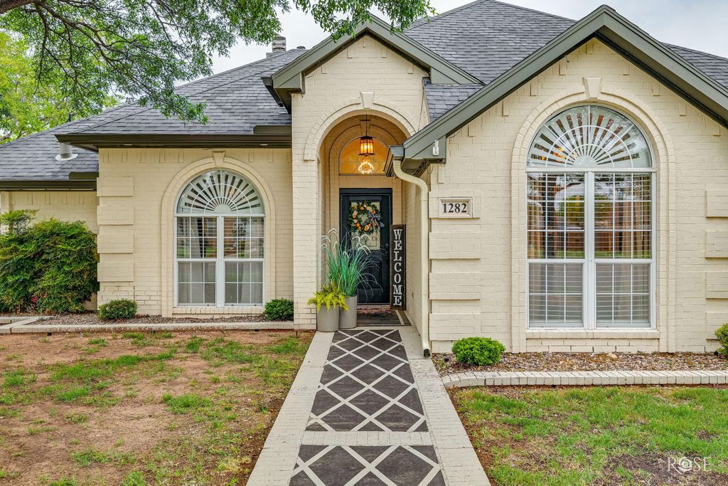 Image 6 of property listing at 1282 Gleneagles Drive, San Angelo, TX 76904