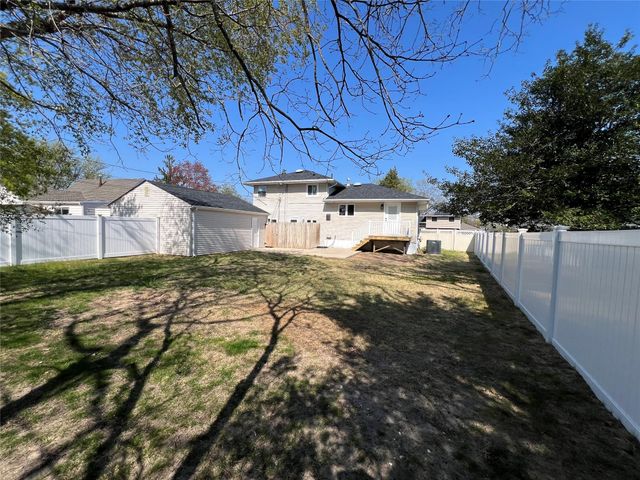 25 Fairlawn Lane, Centereach, NY 11720