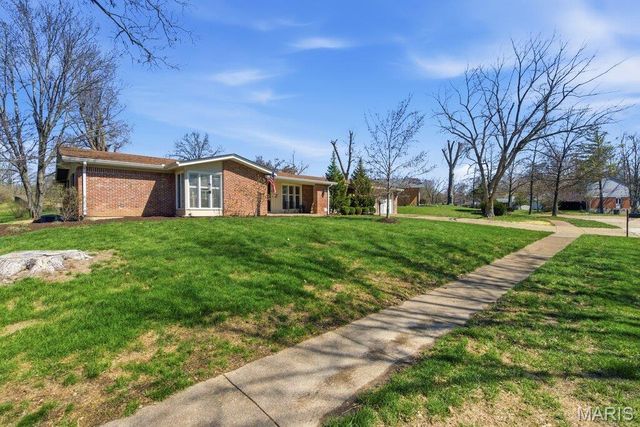 426 Brooktree Drive, Ballwin, MO 63011