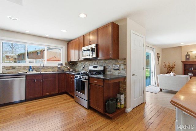 426 Brooktree Drive, Ballwin, MO 63011