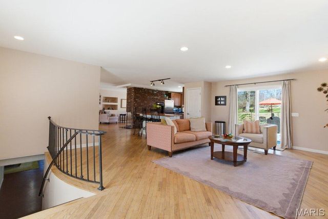 426 Brooktree Drive, Ballwin, MO 63011