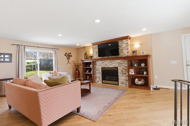 426 Brooktree Drive, Ballwin, MO 63011