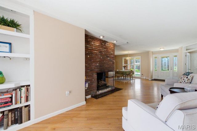 426 Brooktree Drive, Ballwin, MO 63011