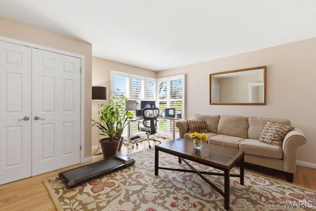 426 Brooktree Drive, Ballwin, MO 63011