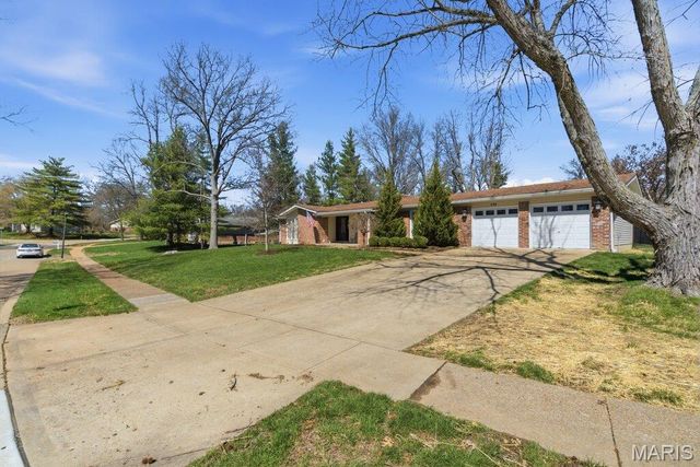 426 Brooktree Drive, Ballwin, MO 63011