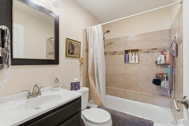 426 Brooktree Drive, Ballwin, MO 63011