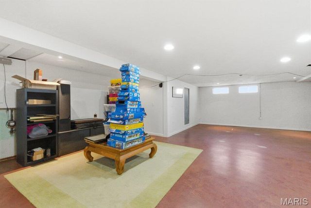 426 Brooktree Drive, Ballwin, MO 63011