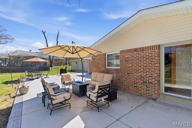 426 Brooktree Drive, Ballwin, MO 63011