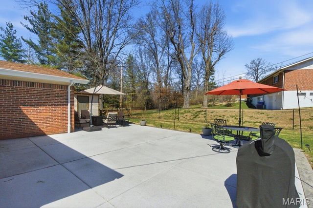 426 Brooktree Drive, Ballwin, MO 63011