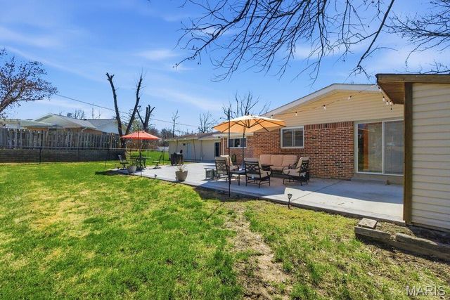 426 Brooktree Drive, Ballwin, MO 63011