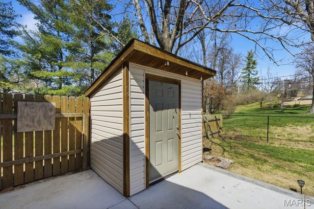 426 Brooktree Drive, Ballwin, MO 63011