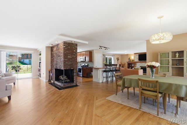 426 Brooktree Drive, Ballwin, MO 63011