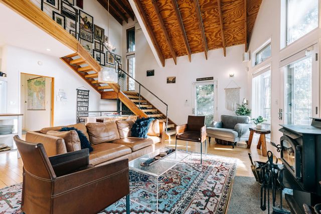 26620 Crestview Drive, Idyllwild, CA 92549