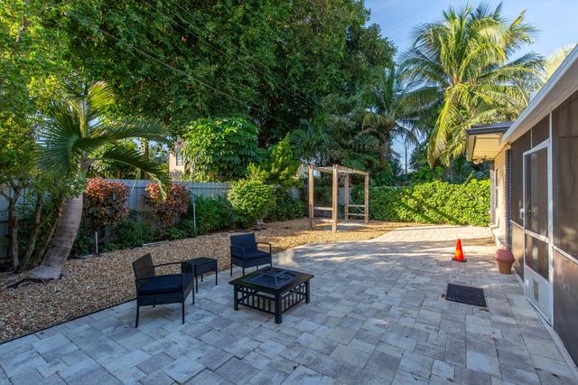 327 Dartmouth Drive, Lake Worth Beach, FL 33460